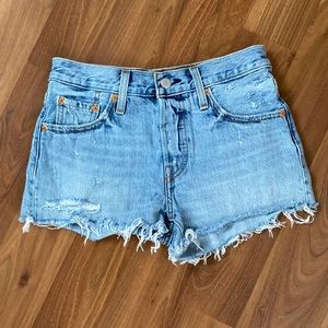 Levi Cut Off Jeans